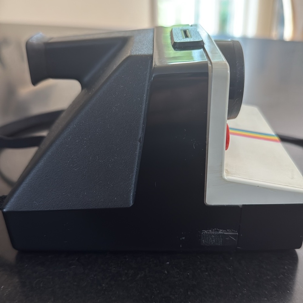 Polaroid OneStep Land Camera - White with Rainbow Stripe - Picture 3 of 9